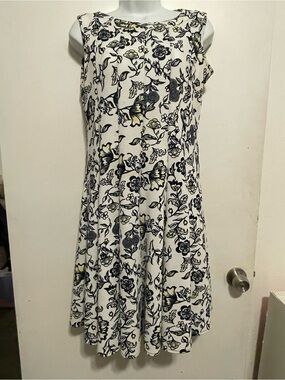 Floral A-Line Sleeveless Dress in White and Black